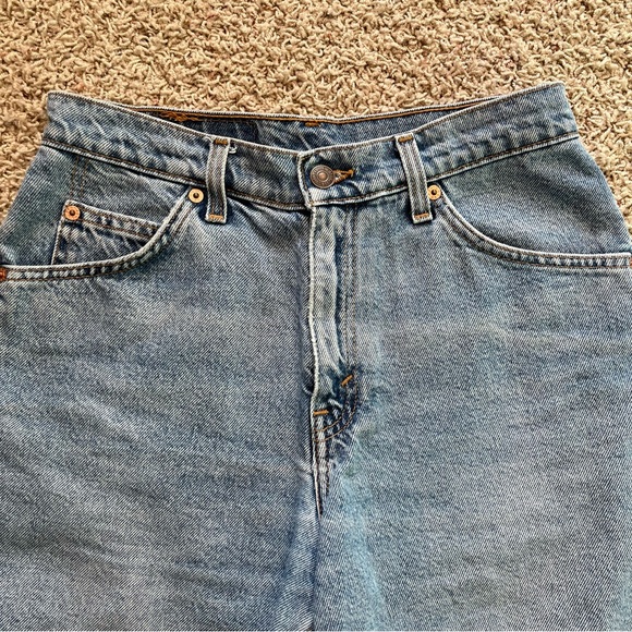 Levi’s Vintage 90s 950 Relaxed Fit High Waisted Denim Jean Shorts White Tab - Picture 2 of 6